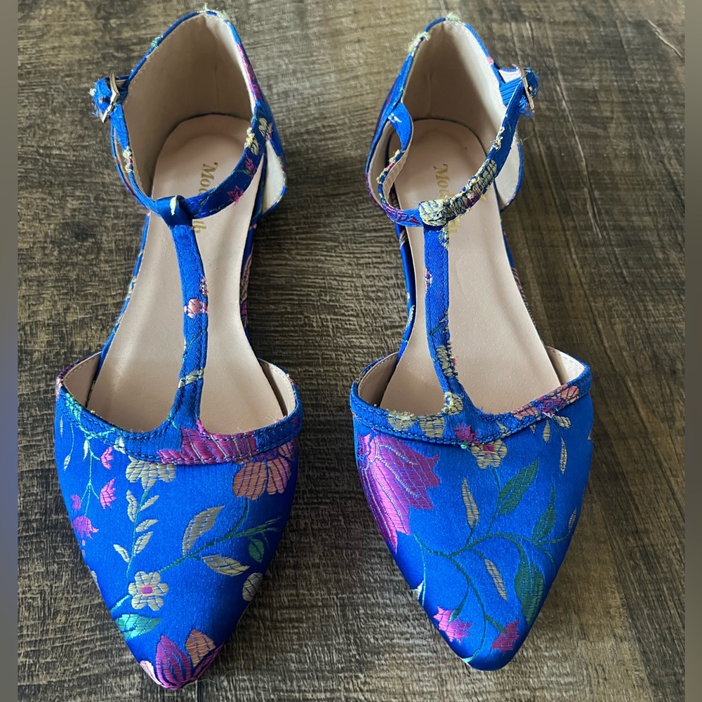 Modcloth Royal Blue T-Strap
Satin Floral Flats Pointed Closed
Toe Shoes SZ 9